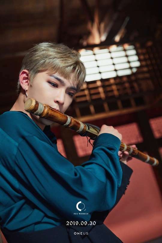 アイドルグッズ oneus fly with us ONEUS FLY WITH US 3RD MINI ALBUM - Kpop USA