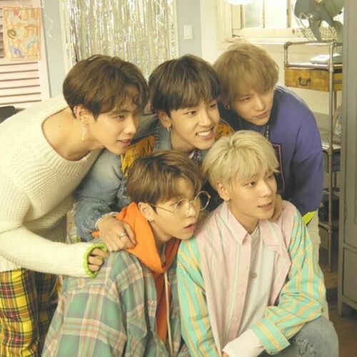 【中古】 1TEAM / 1st Mini Album: Hello! 1TEAM HELLO 1ST MINI ALBUM - Kpop USA