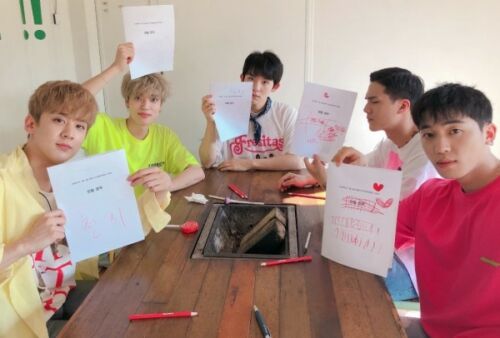 Celebrating the 8th anniversary of 'TEEN TOP', < TEEN TOP STORY : 8PISODE >! Teen Top's sincerity conveyed to the fans wit...