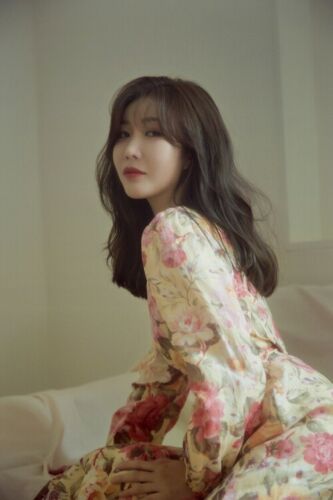 Lee Hae-ri 2nd mini album [ from h ] Lee Hae-ri, who has been recognized for her unique vocal range by showing explosive h...